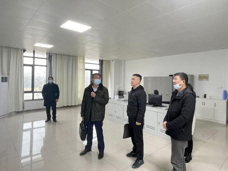洪晓东收费站调研2.jpg
