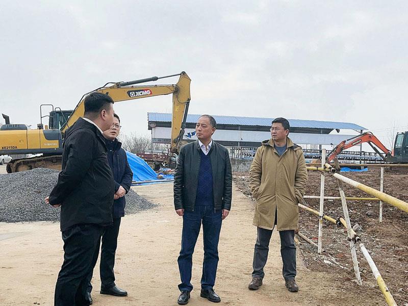 荣董调研六安火车站社会通道工程进度.jpg