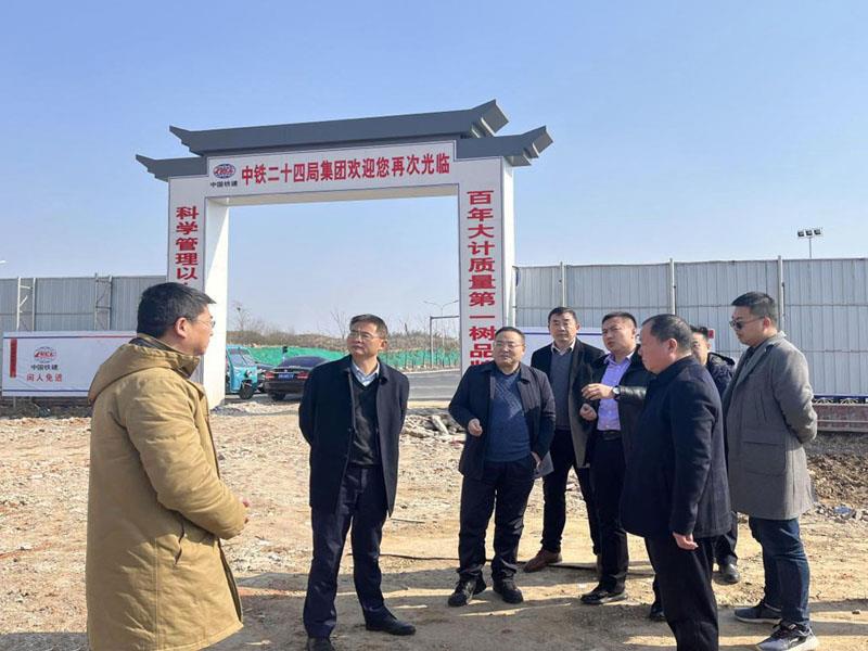 谈业文指导工作.jpg